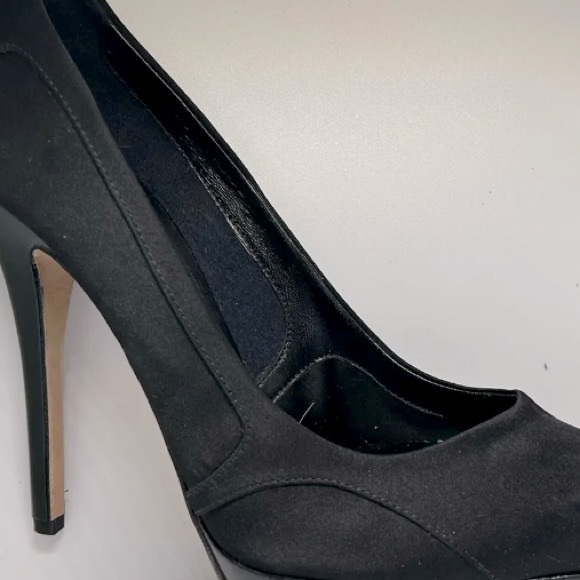 ❌SOLD❌ EUC [Burberry] Black Silk Pointed Toe High Heel Pumps Womens Size 39 - Picture 2 of 9